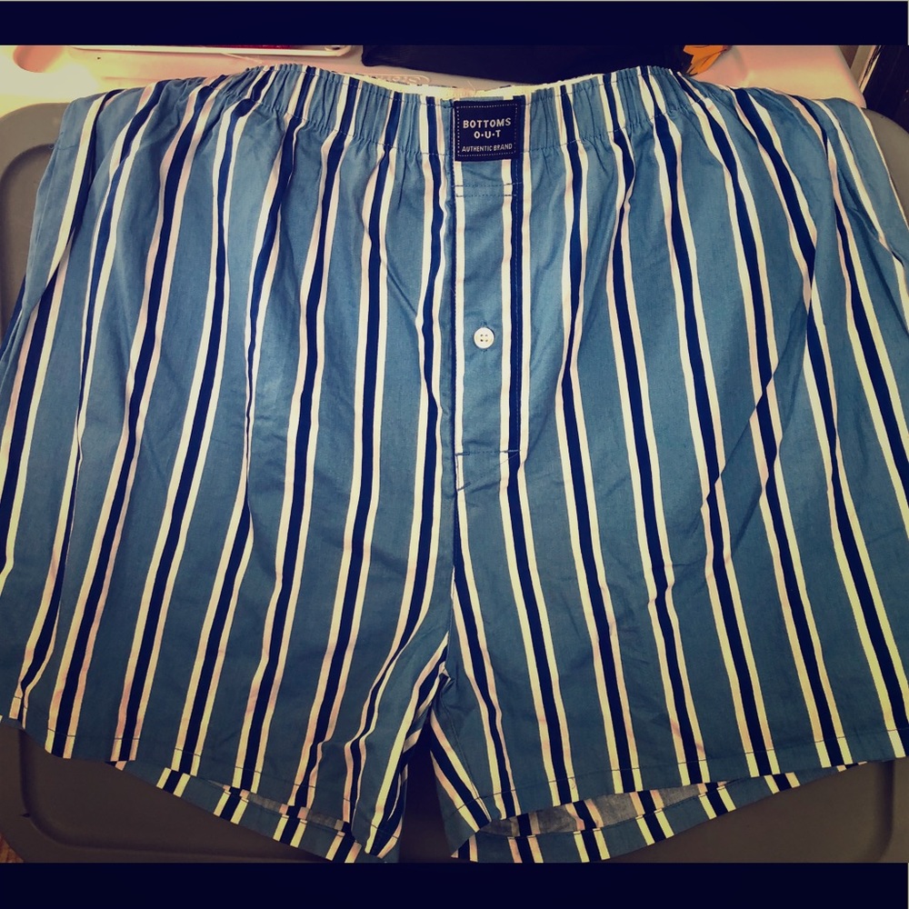 2/$5 Men’s blue and white Bottoms Out boxers.